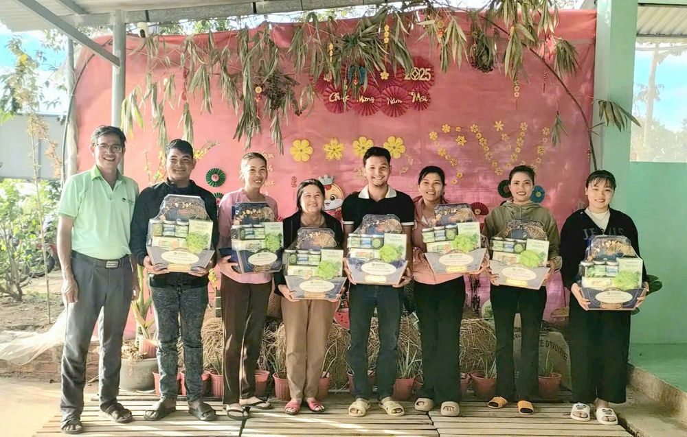 Trao tặng quà Tết - Gắn kết tình thân đại gia đình GC Food Group