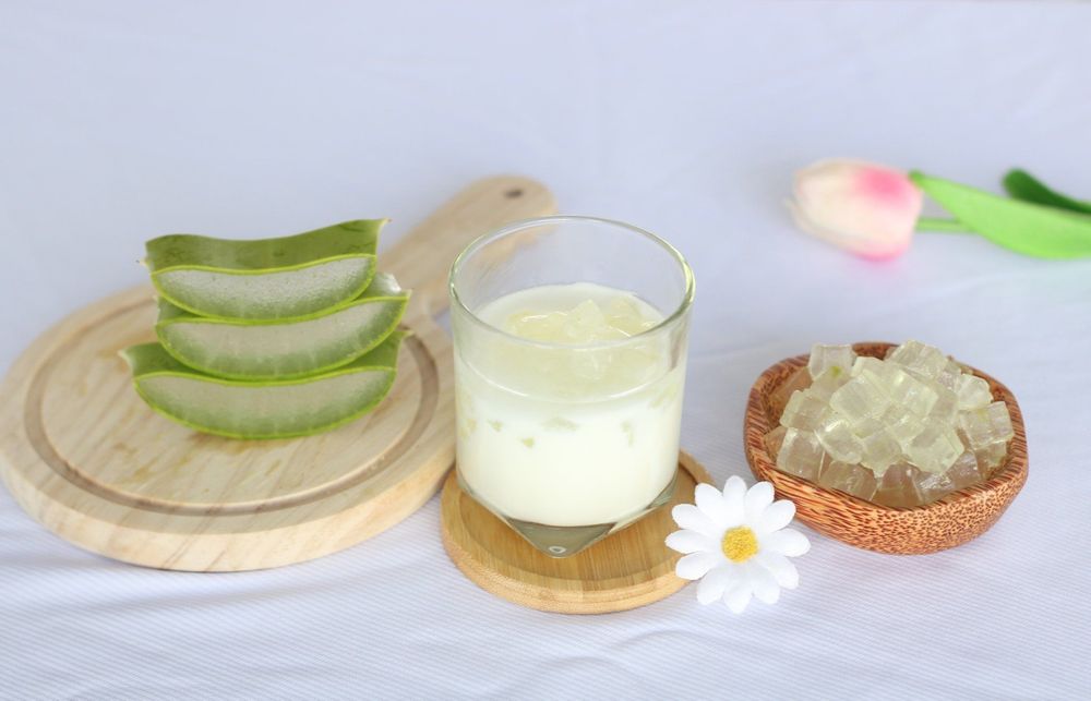 With only about 70 calories per 100 grams, natural aloe vera yogurt is a great option for a light afternoon snack.