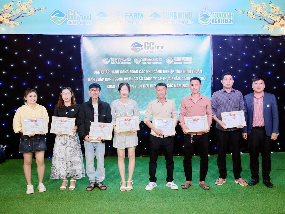 Tiệc Tất niên VietFarm 2024: Một đêm cảm xúc và tự hào