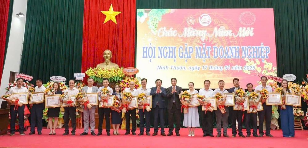 Cánh Đồng Việt, Nắng và Gió được vinh danh là doanh nghiệp tiêu biểu tỉnh Ninh Thuận năm 2024