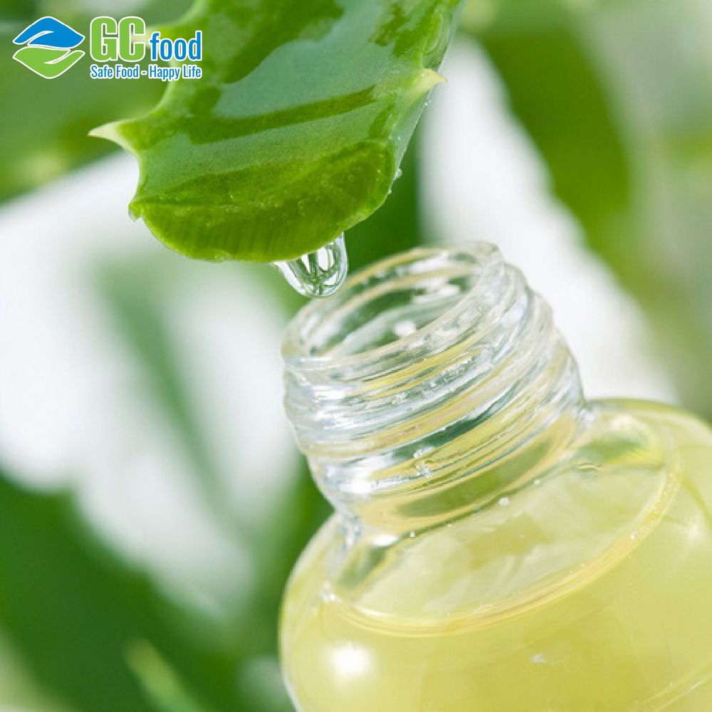 Aloe vera gel is used to moisturize and soothe the skin.