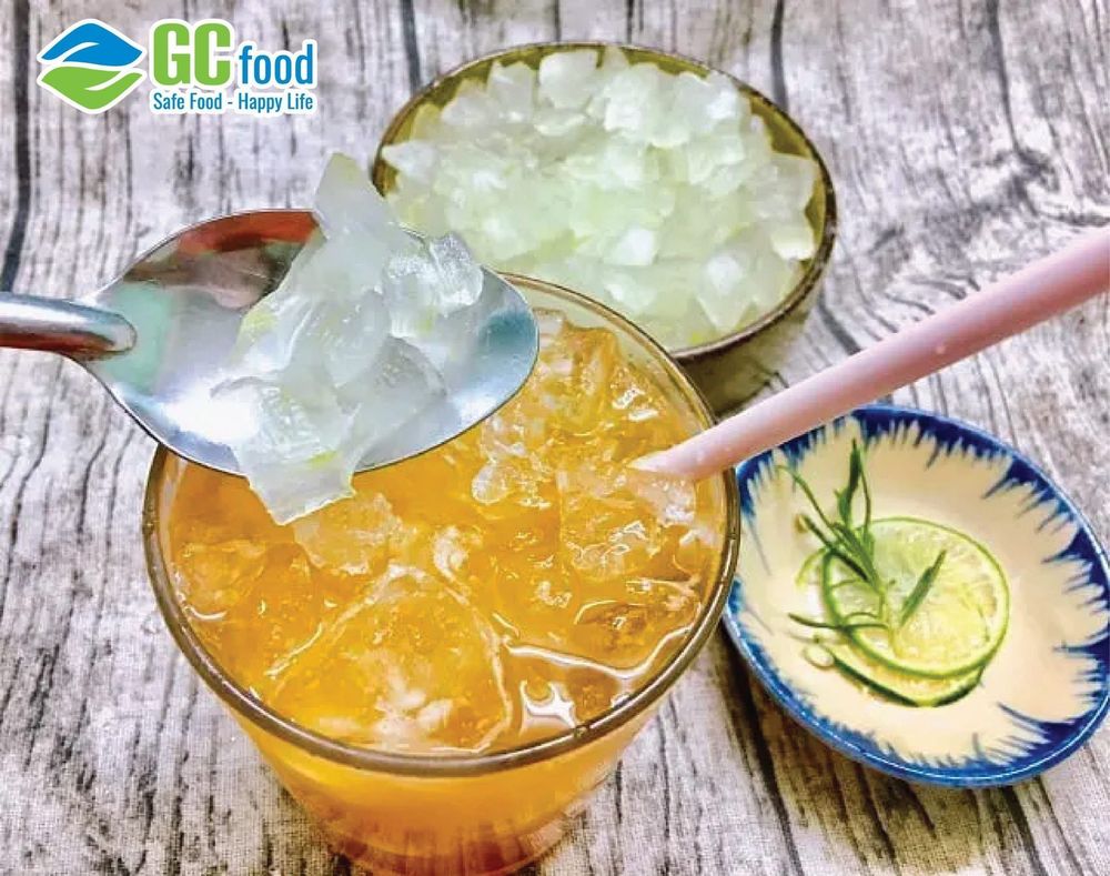 In just a few easy steps, you can enjoy a refreshing glass of aloe vera orange juice, perfect for savoring on a hot summer day.