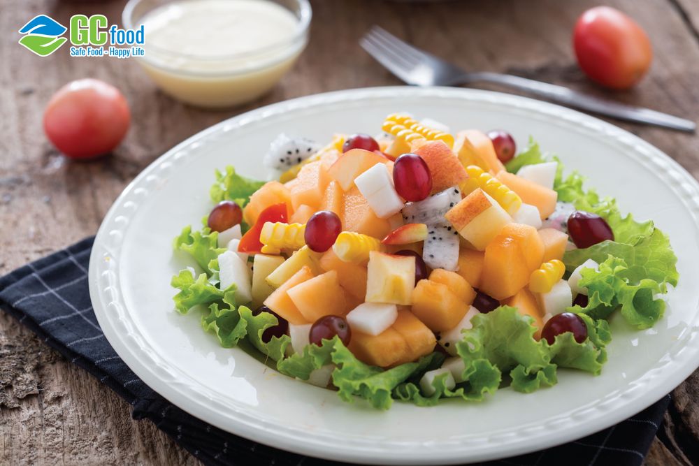 The ingredients to make fruit salad with coconut jelly are super easy to find.