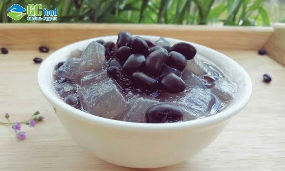 Chè đậu đen nha đam vừa thơm ngon lại thanh mát, rất thích hợp thưởng thức trong những ngày nắng nóng. 