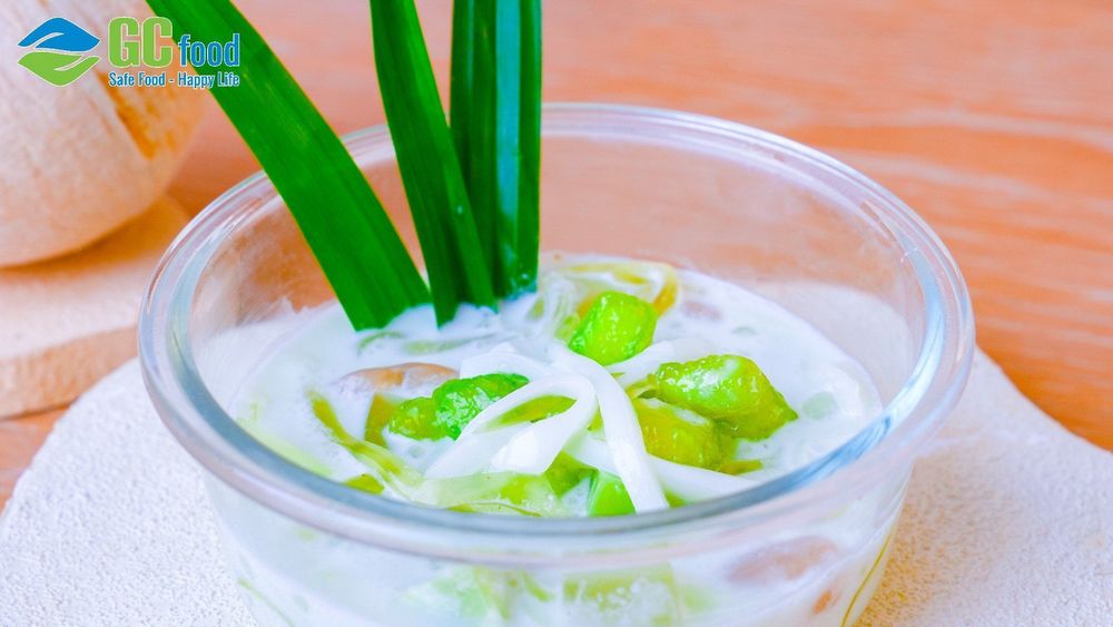 Making coconut jelly sweet soup is very easy. You just need to pay attention to a few details, especially when making the coconut sauce, and you’ll end up with a cool, delicious bowl.
