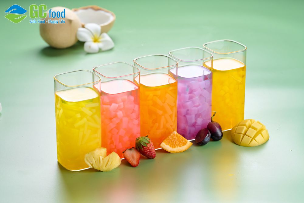 Prepare about 150g of GC Food coconut jelly as a topping for strawberry milk tea.