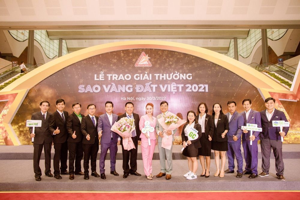 Đội ngũ GC Food nhận giải thưởng Sao Vàng Đất Việt vào năm 2021