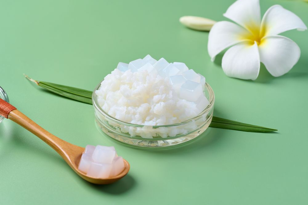Hình ảnh thạch dừa ép GC Food với màu trắng trong, độ giòn tự nhiên, nguyên liệu lý tưởng cho món tráng miệng và đồ uống.
