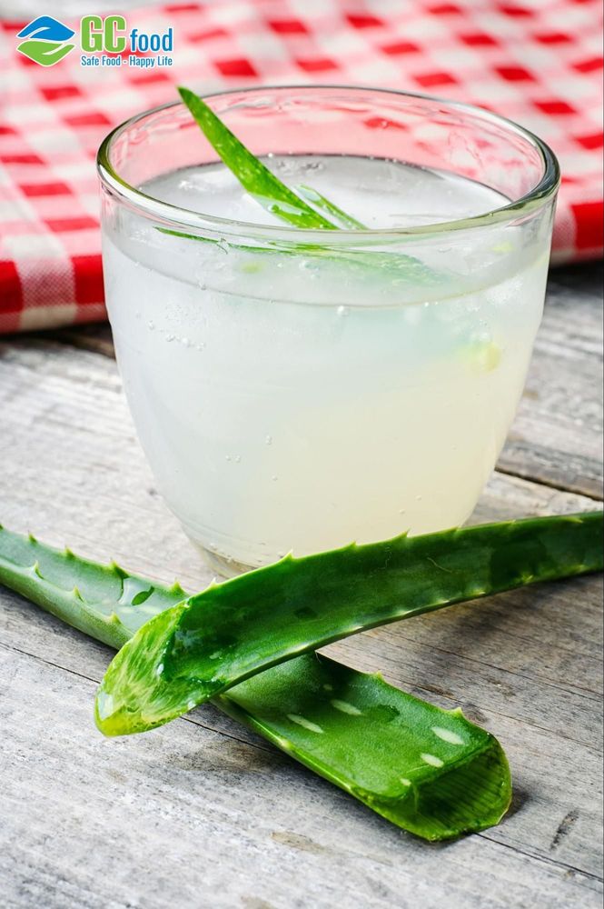Aloe vera juice is a fast-acting and effective way to use aloe vera for treating sore throat naturally.