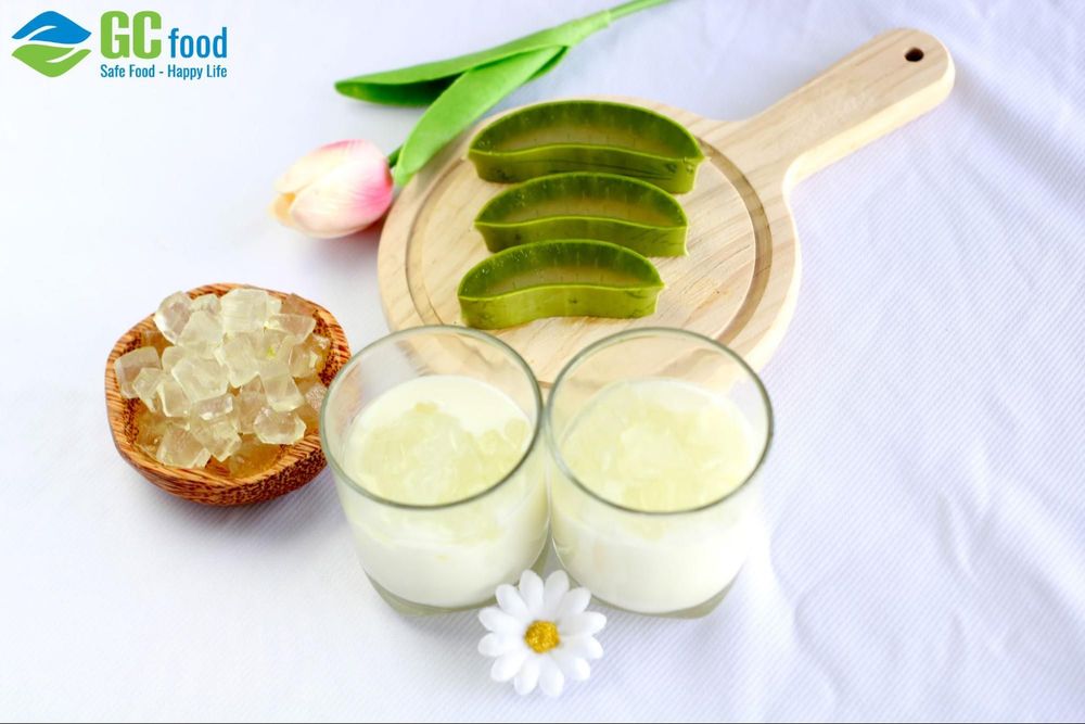 Nếu không biết nha đam làm món gì ngon, bạn có thể thử làm sữa chua nha đam.