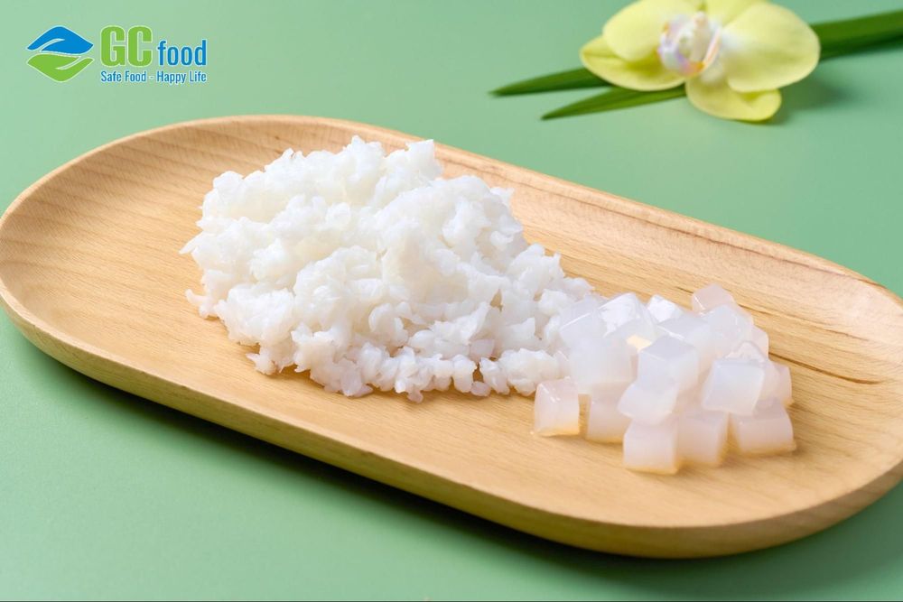 Young coconut jelly has a chewy texture that helps cool the body effectively.
