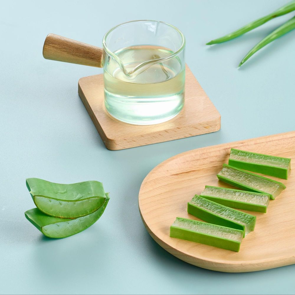 Nước lô hội là thành phần không thể thiếu khi bạn muốn tăng cường sức khỏe làn da và hệ tiêu hóa.