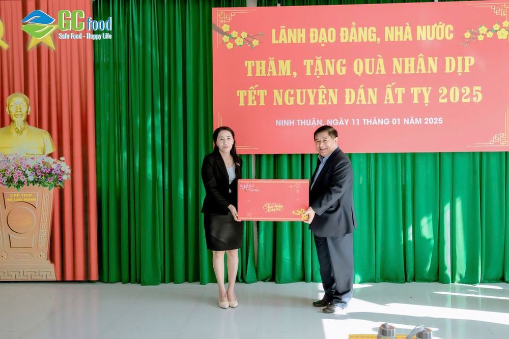 Lãnh đạo Đảng, Nhà nước thăm và chúc tết công ty Công ty Cổ phần Thực phẩm Cánh Đồng Việt