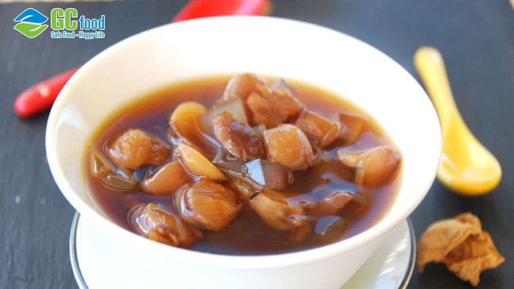 Longan dessert soup with red dates and coconut jelly is fragrant, easy to enjoy, and also good for your health.
