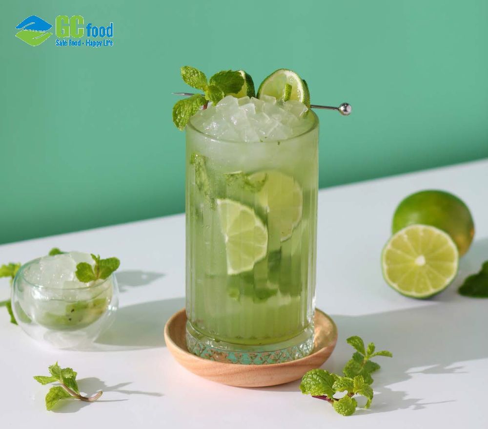 Ly trà chanh bạc hà đẹp mắt với topping nha đam.