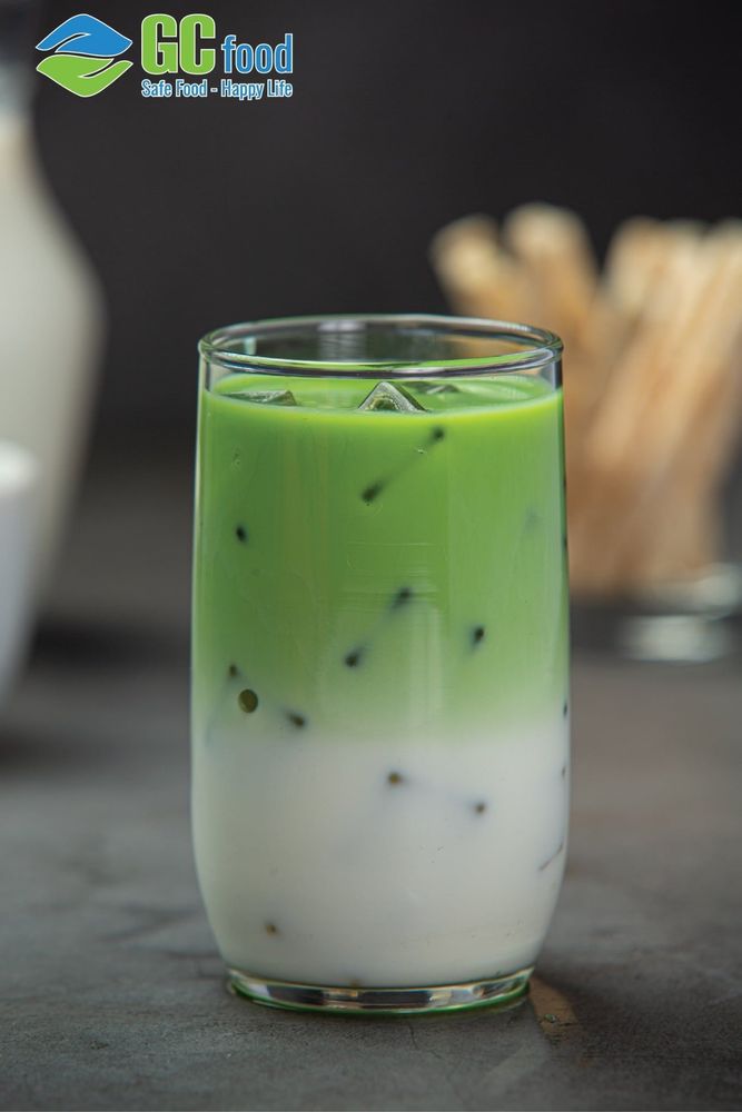 The ingredients for green milk tea with coconut jelly topping are very easy to find.
