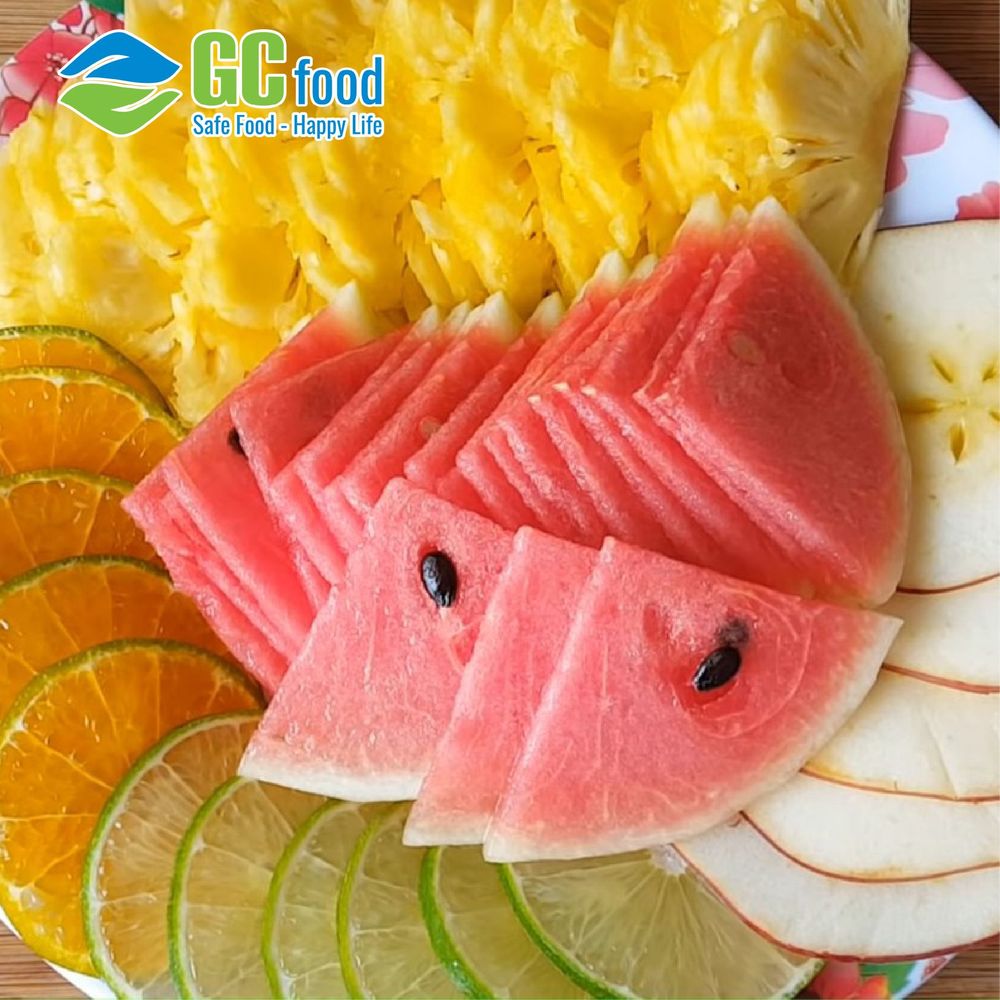 Bạn nên chuẩn bị các loại trái cây như chanh dây, táo, dứa,...