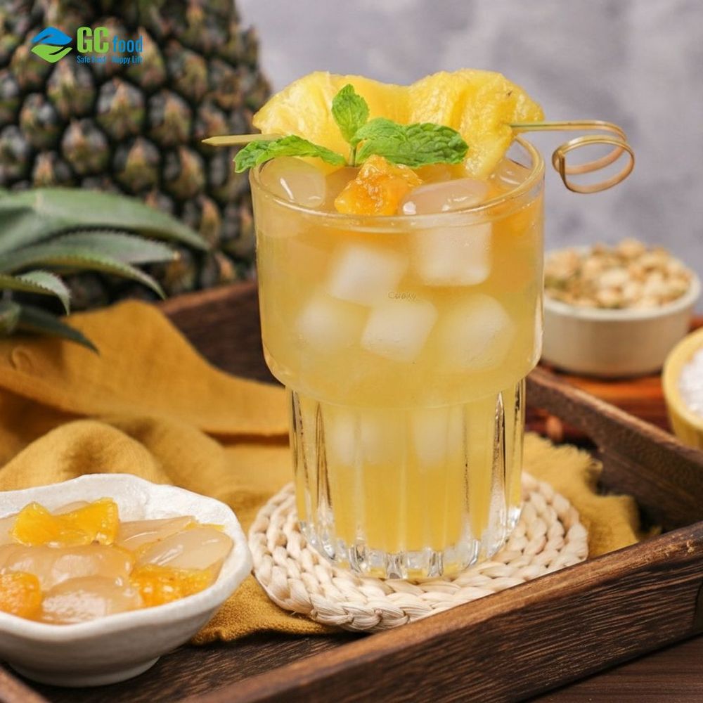 A sip of pineapple dac seed jasmine tea topped with coconut jelly will instantly ease your thirst on hot summer days.
