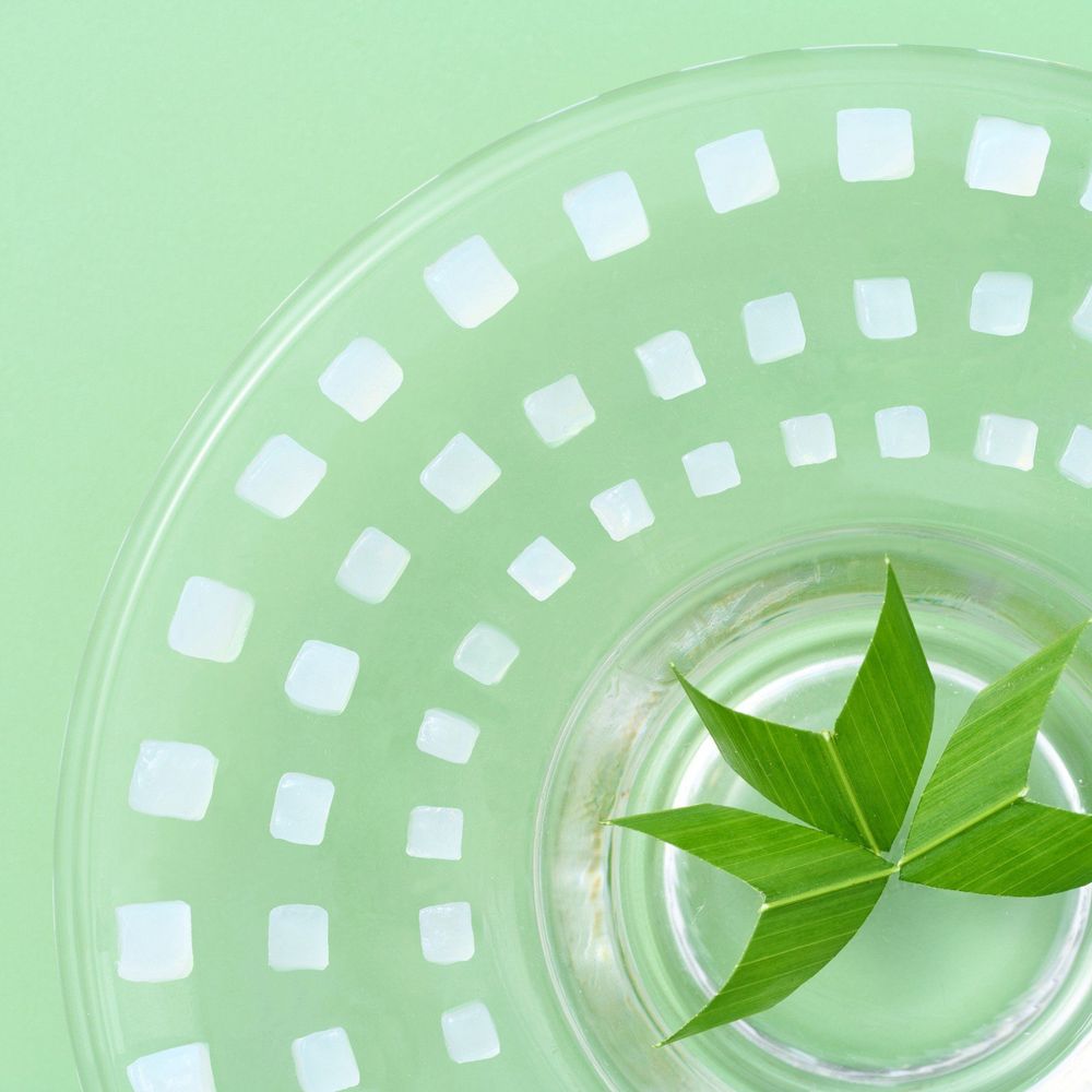 Thạch dừa, bột báng, nước cốt dừa... là một số nguyên liệu cần thiết để làm món chè này.