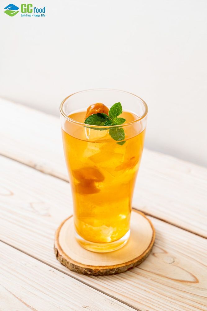 A chilled peach tea with nata de coco is perfect for cooling off on hot afternoons.