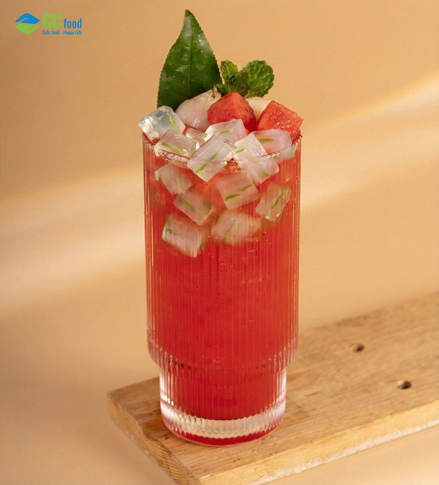 Trà dưa hấu nha đam mát lạnh để giải nhiệt ngày nóng.