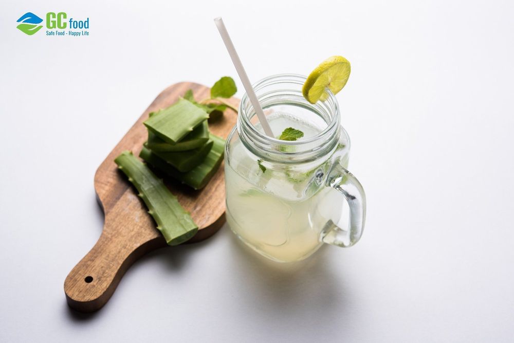 Trà quất nha đam có vị chua ngọt từ quất và đường, nha đam giòn ngon khiến món uống càng thêm hấp dẫn.