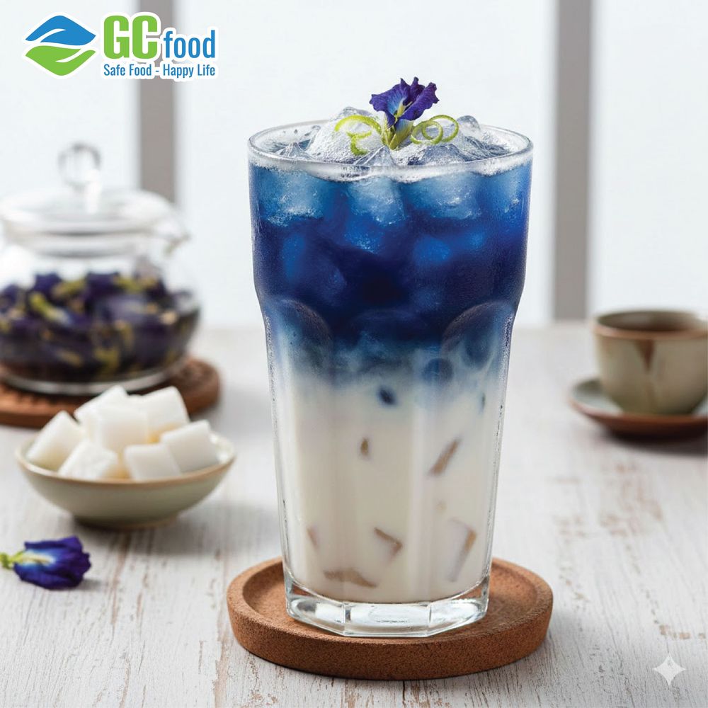 Roasted rice milk tea with butterfly pea flower is a favorite choice for many milk tea lovers.