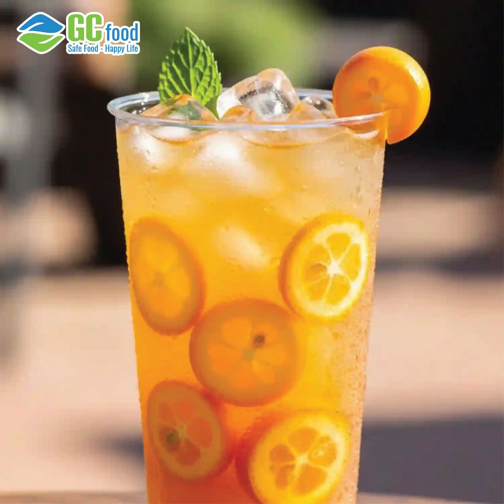 Trà tắc chanh dây có màu sắc đẹp và mùi vị thơm ngon, phù hợp để nhâm nhi trong mùa nắng nóng.