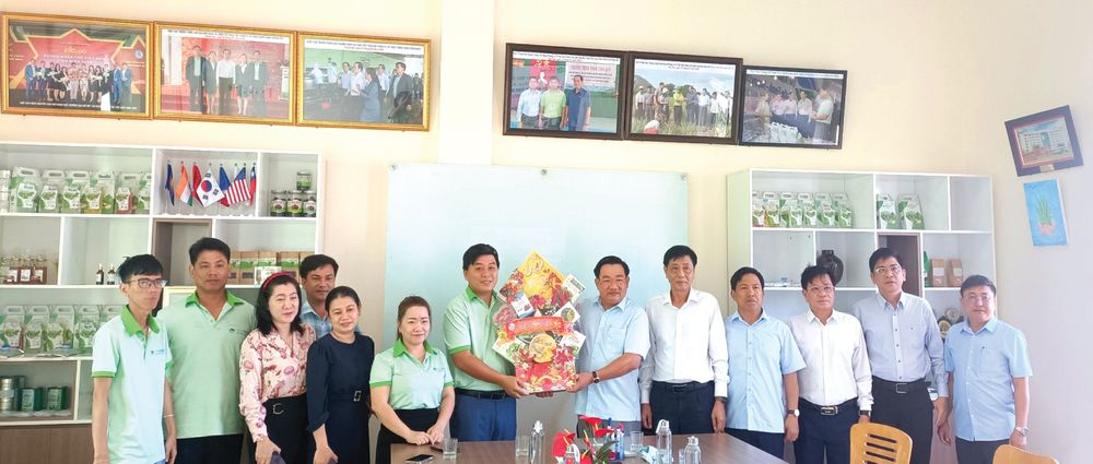 Lãnh đạo UBND tỉnh Ninh Thuận đến thăm VIETFARM nhân dịp đầu năm mới
