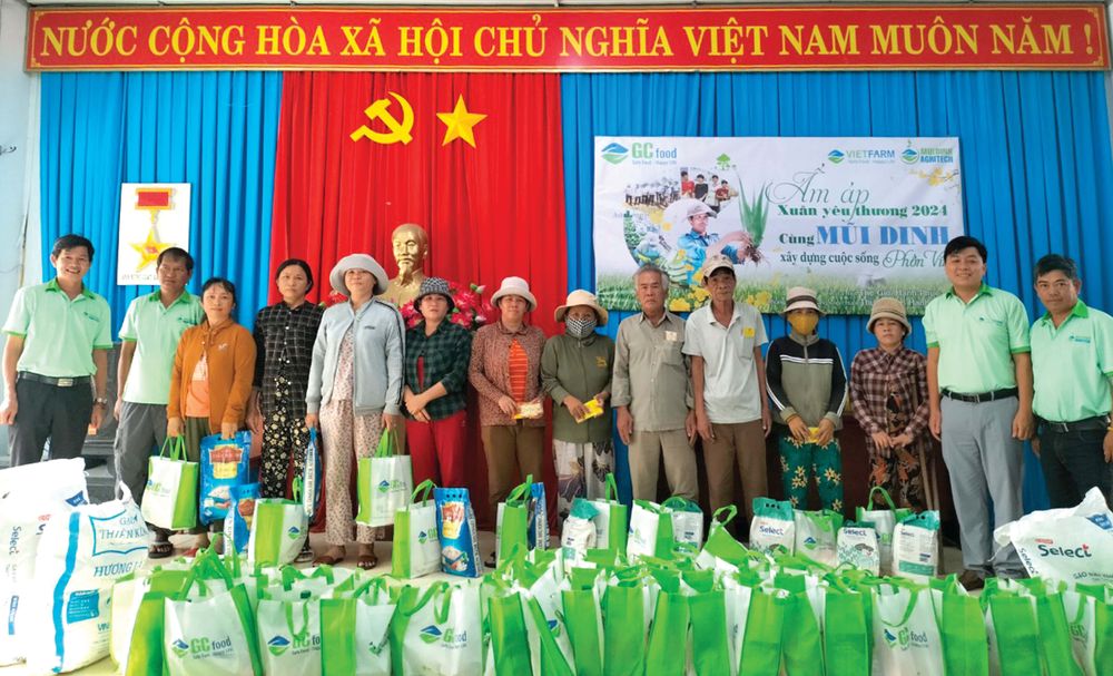 VINACOCO cùng Báo Đồng Nai mang cây mùa xuân đến cho người nghèo