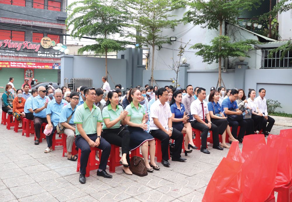 VINACOCO cùng Báo Đồng Nai mang cây mùa xuân đến cho người nghèo