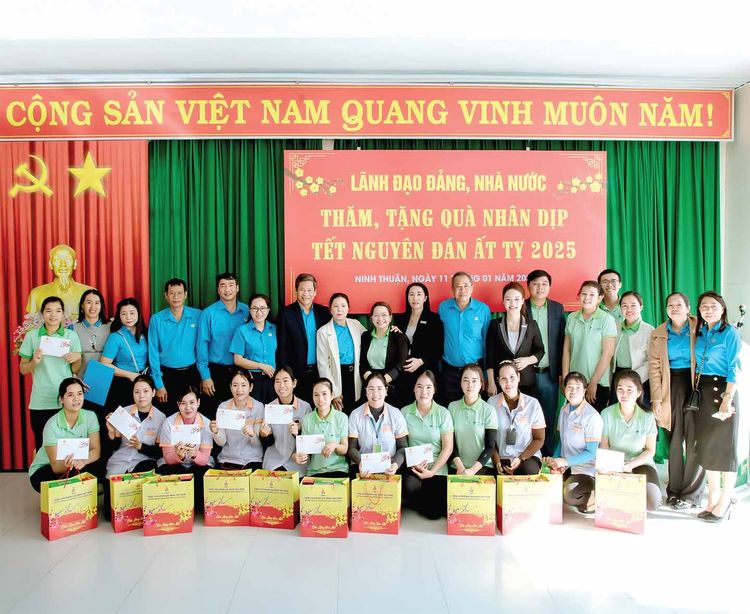 Lãnh đạo Đảng, Nhà nước thăm và chúc tết công ty Công ty Cổ phần Thực phẩm Cánh Đồng Việt