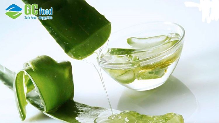 Bật mí 03 cách gọt vỏ nha đam nhanh và sơ chế sạch nhớt, hết đắng