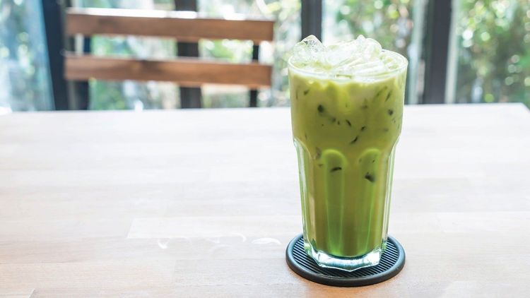 How to make Thai green milk tea with coconut jelly at home