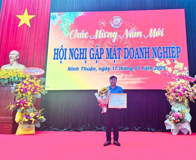 Cánh Đồng Việt, Nắng và Gió được vinh danh là doanh nghiệp tiêu biểu tỉnh Ninh Thuận năm 2024