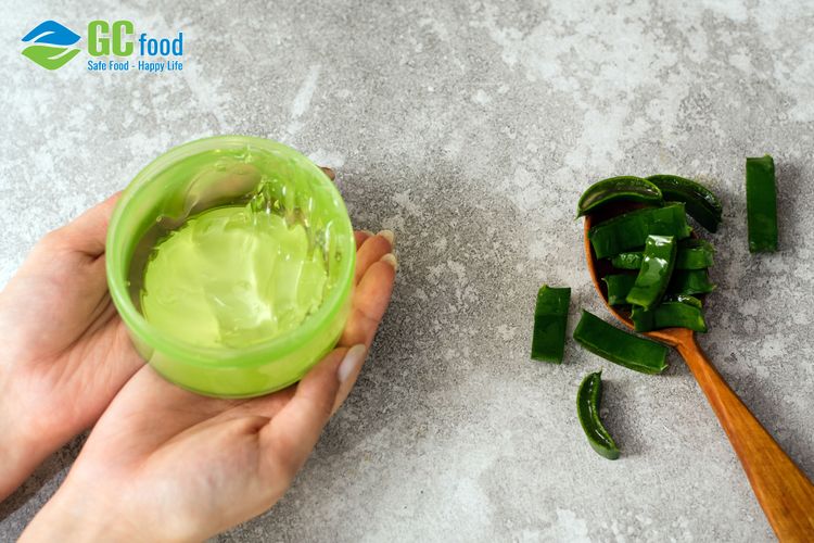 Is it good to use natural aloe vera as a face mask every day?