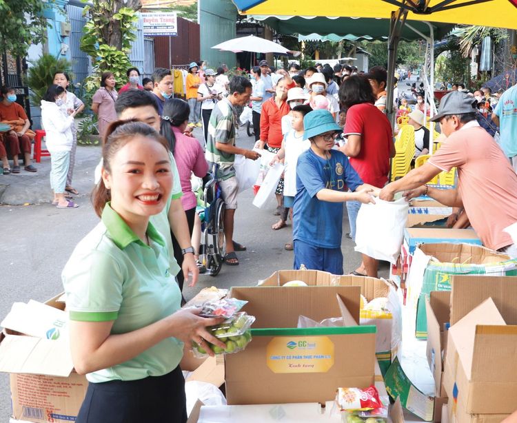 GC FOOD: Tết sẻ chia - Nối vòng tay yêu thương