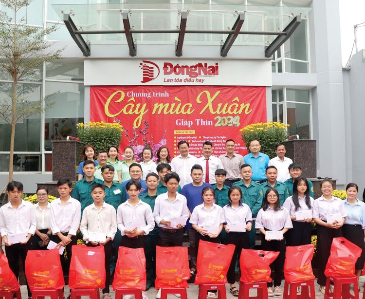 VINACOCO cùng Báo Đồng Nai mang cây mùa xuân đến cho người nghèo
