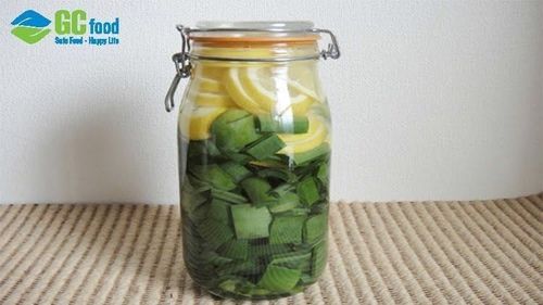 Wine-soaked aloe vera helps keep your skin smooth, improves digestion, and boosts your immunity.